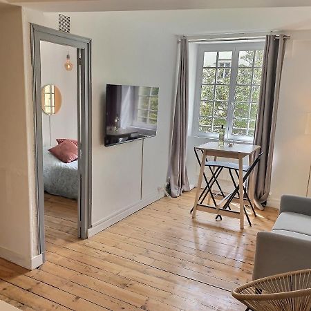 Vue Magique Sur Le Chateau Dans Un Quartier Populaire ポー エクステリア 写真